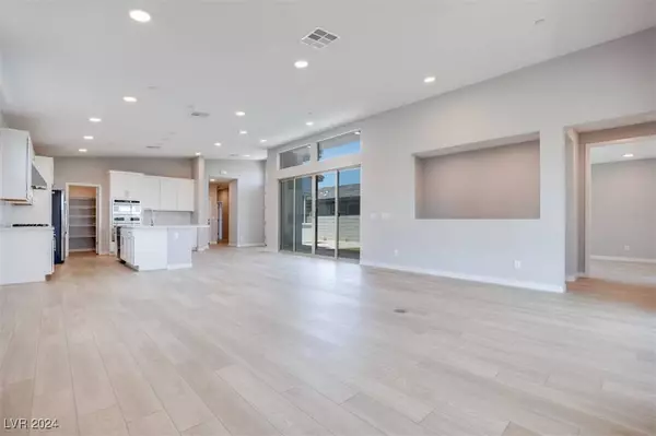 10086 Evergreen Pine St Street, Las Vegas, NV 89166