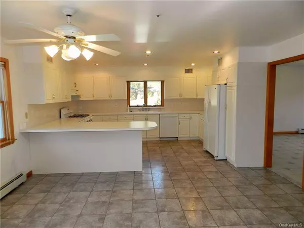 33 Gainsborg Ave, West Harrison, NY 10604-2740