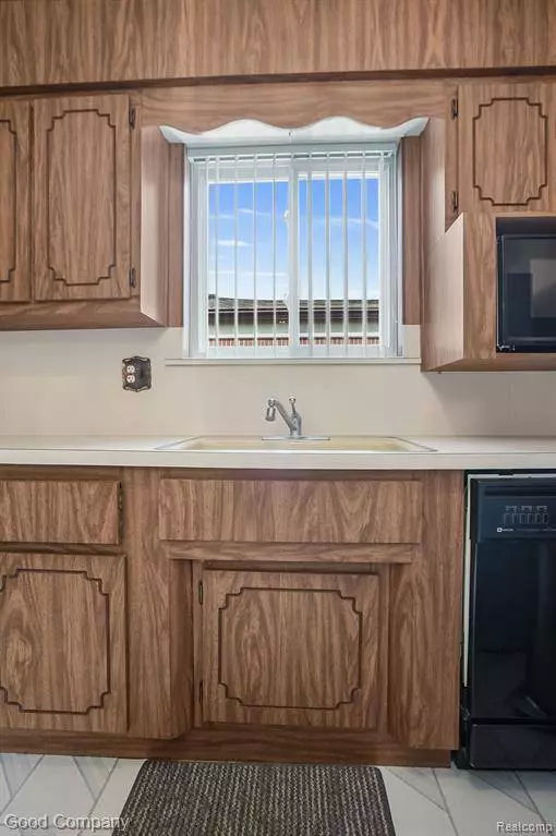 31618 FAIRFIELD Drive, Warren, MI 48088