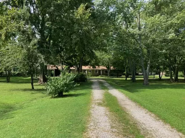 749 W Cato Springs Rd, Fayetteville, AR 72701