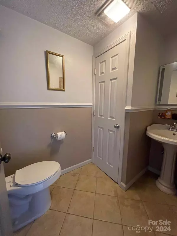 1231 Caldwell PL NW, Lenoir, NC 28645