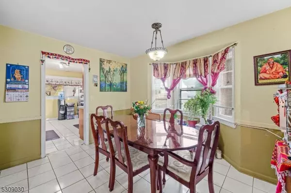 15 Albury Rd, Clifton City, NJ 07013