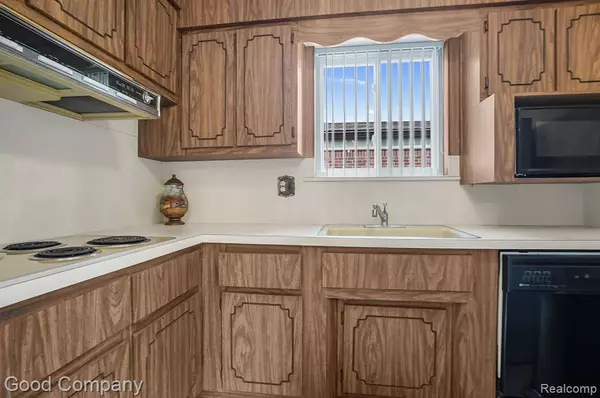 31618 FAIRFIELD Drive, Warren, MI 48088