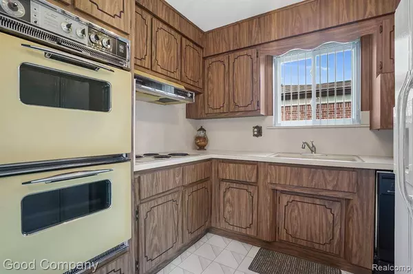 31618 FAIRFIELD Drive, Warren, MI 48088