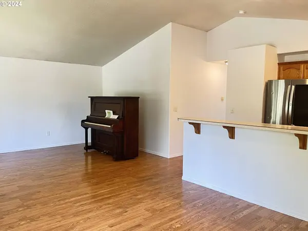 2410 SW TAYLOR DR, Mc Minnville, OR 97128