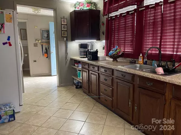 1231 Caldwell PL NW, Lenoir, NC 28645