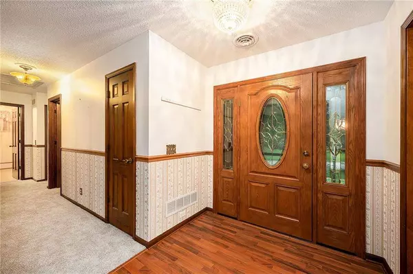 6003 Palomino DR, St Joseph, MO 64505