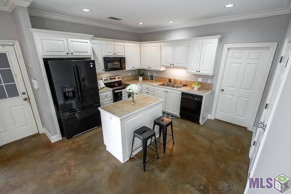 4007 NORTHSHORE AVE, Baton Rouge, LA 70820