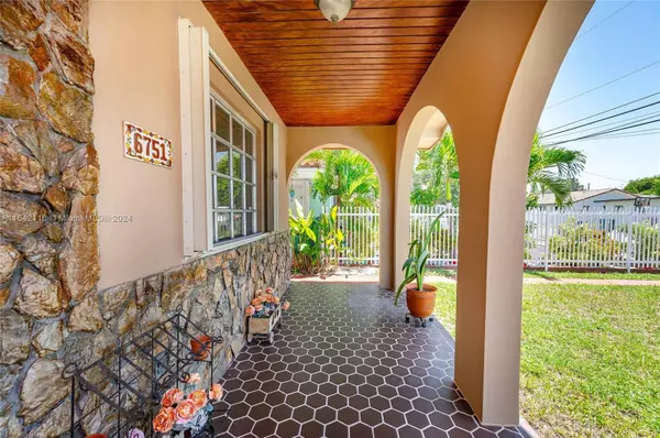 6751 SW 13th Ter, Miami, FL 33144