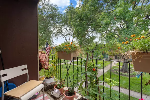 12720 S Carriage Lane #D-2, Crestwood, IL 60418