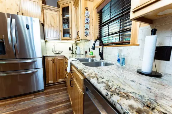 333 Dogwood Trail, Holly Lake Ranch, TX 75765