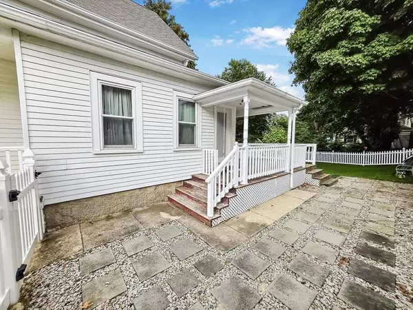 941 S Franklin St, Holbrook, MA 02343