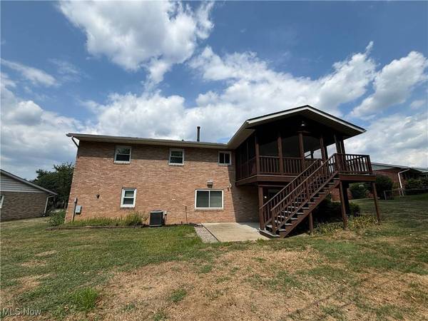 212 Greentree DR, St. Clairsville, OH 43950