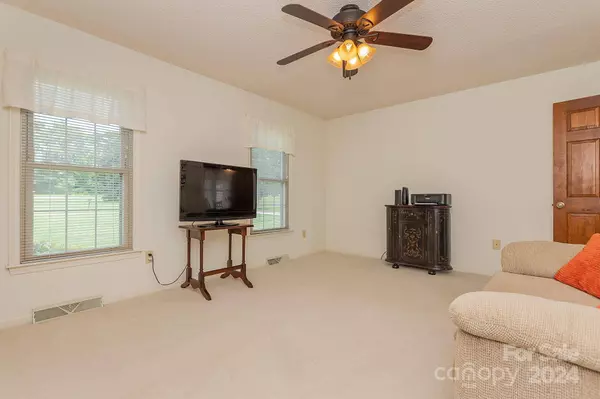 155 Deer Track LN, Salisbury, NC 28146