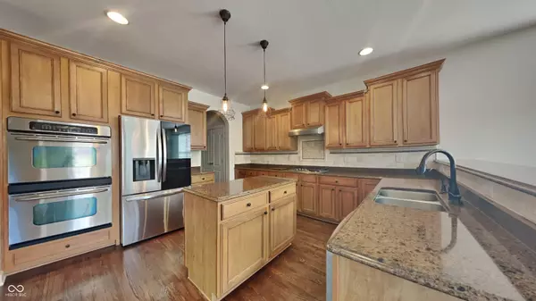 7166 Maple Bluff PL, Indianapolis, IN 46236