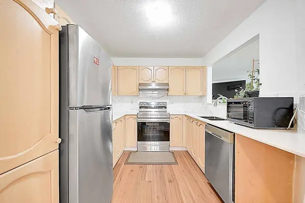 10721 139 ST #204, Surrey, BC V3T 4L8