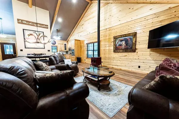 333 Dogwood Trail, Holly Lake Ranch, TX 75765