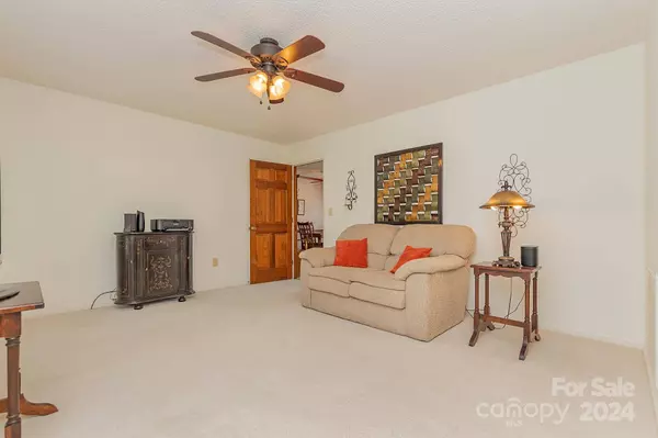 155 Deer Track LN, Salisbury, NC 28146