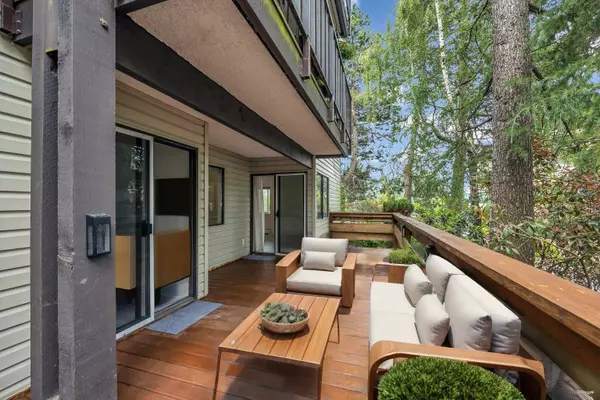 1555 FIR ST #102, White Rock, BC V4B 4B6