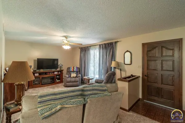 410 W 8th St, Alma, KS 66401