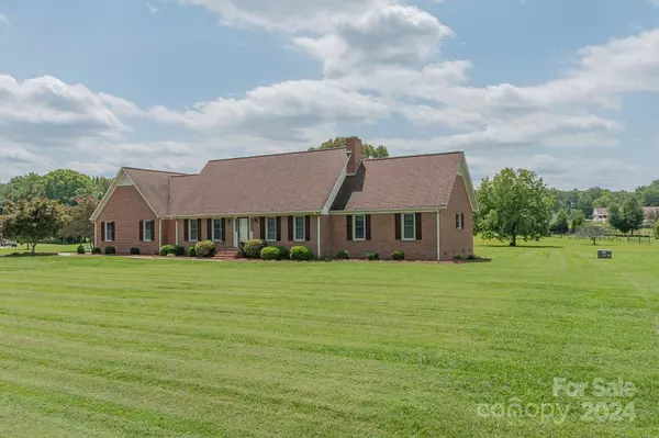 155 Deer Track LN, Salisbury, NC 28146