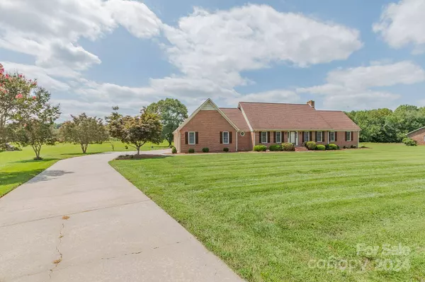 155 Deer Track LN, Salisbury, NC 28146