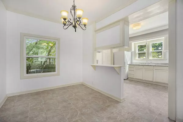 1426 Shakespeare Avenue, Kalamazoo, MI 49001