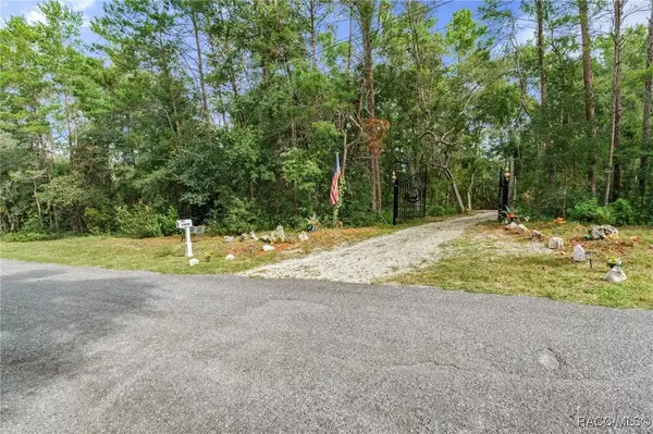 25931 Sitting Bull ST, Brooksville, FL 34601