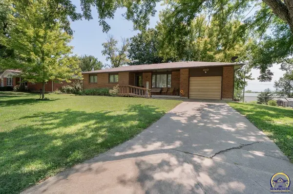 410 W 8th St, Alma, KS 66401