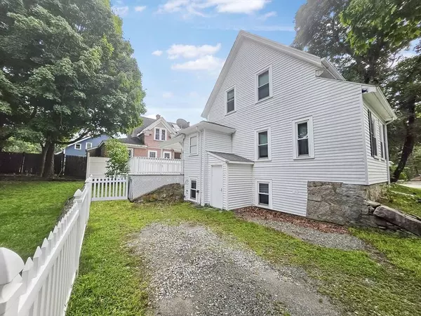 941 S Franklin St, Holbrook, MA 02343