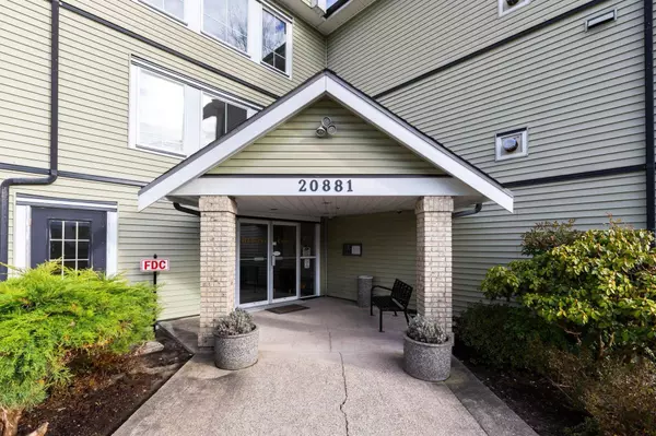 20881 56 AVE #302, Langley, BC V3A 3Z3