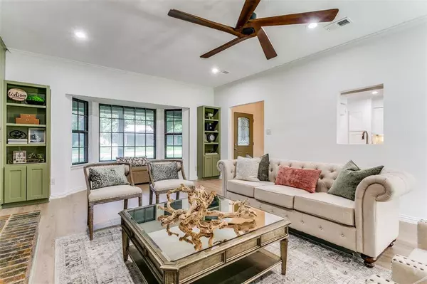 1946 Casa Loma Court, Grapevine, TX 76051