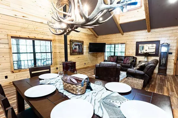 333 Dogwood Trail, Holly Lake Ranch, TX 75765