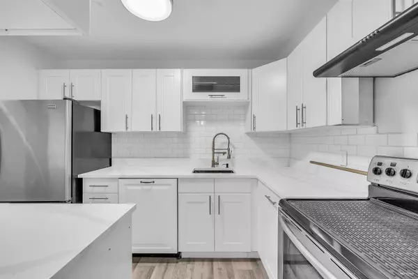 1555 FIR ST #102, White Rock, BC V4B 4B6