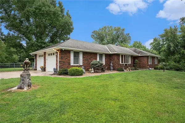 6003 Palomino DR, St Joseph, MO 64505