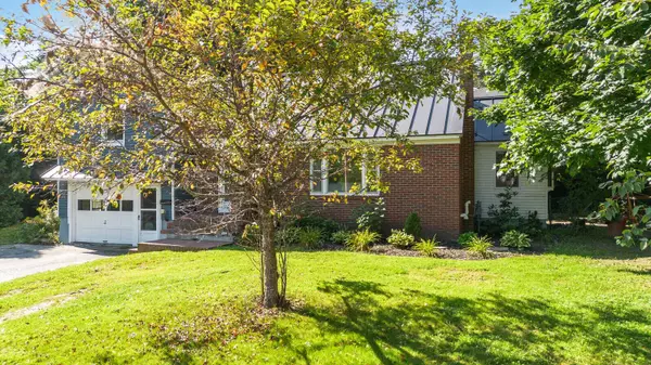 46 Mayflower Hill DR, Waterville, ME 04901