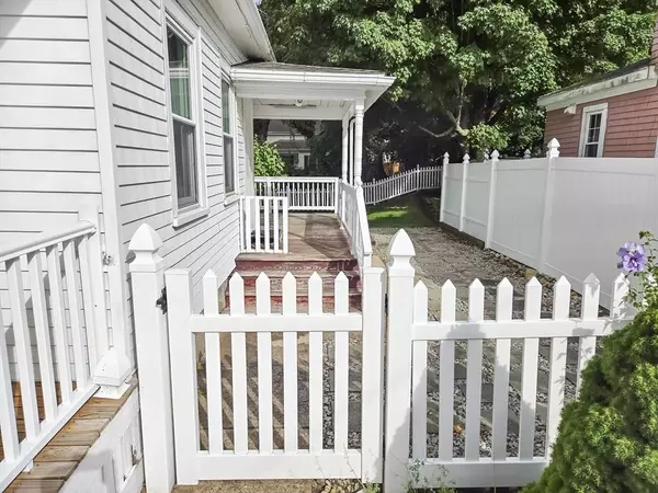 941 S Franklin St, Holbrook, MA 02343