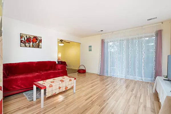 12720 S Carriage Lane #D-2, Crestwood, IL 60418