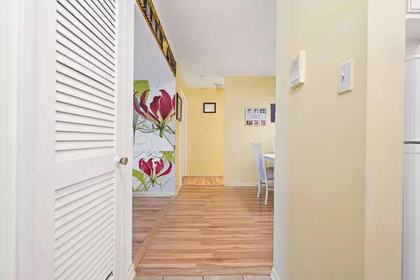 12720 S Carriage Lane #D-2, Crestwood, IL 60418