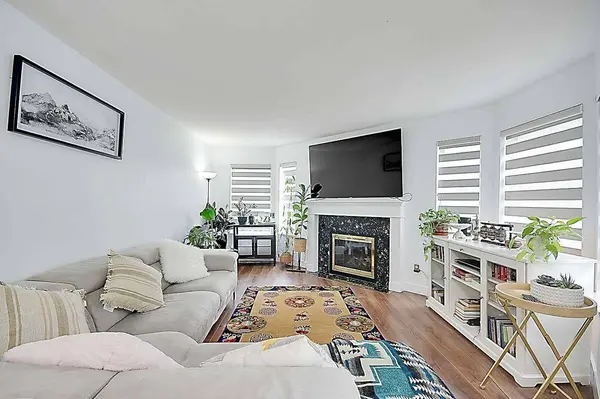 10721 139 ST #204, Surrey, BC V3T 4L8