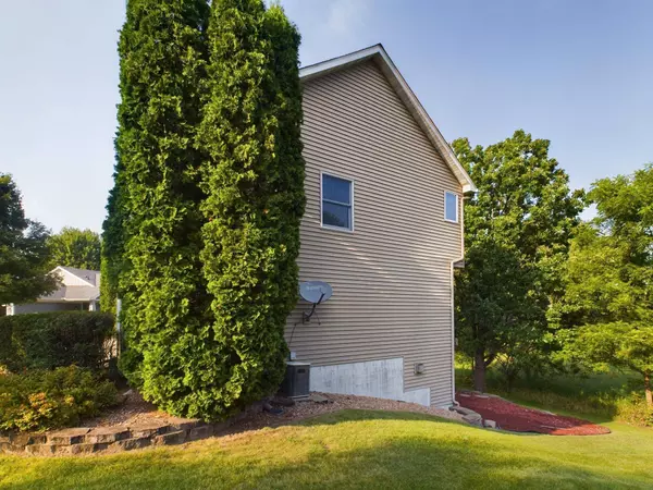 7717 31st Street CT, Oakdale, MN 55128