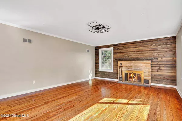 359 Ferris Road, Niskayuna, NY 12304