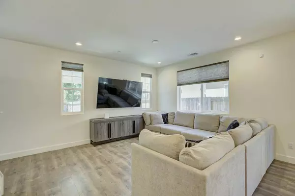 4017 Neapolis, Sacramento, CA 95834