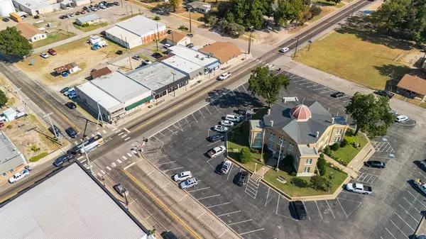 239 N Texas Street, Emory, TX 75440