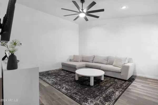 8140 N 107 Avenue #105, Peoria, AZ 85345