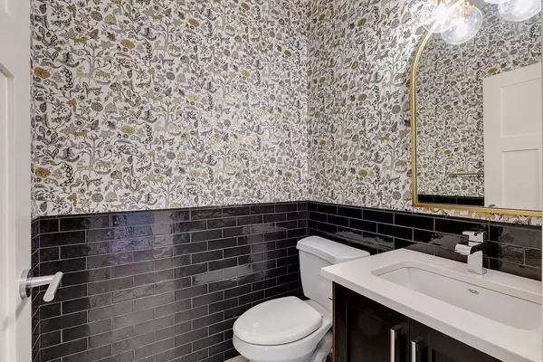 733 35A ST NW, Calgary, AB T2N 3A3