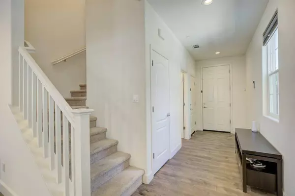 4017 Neapolis, Sacramento, CA 95834