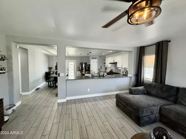 12513 W ROSEWOOD Drive, El Mirage, AZ 85335