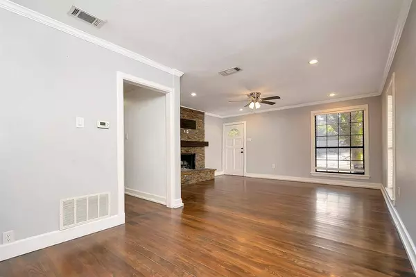 5716 Pershing Avenue, Fort Worth, TX 76107