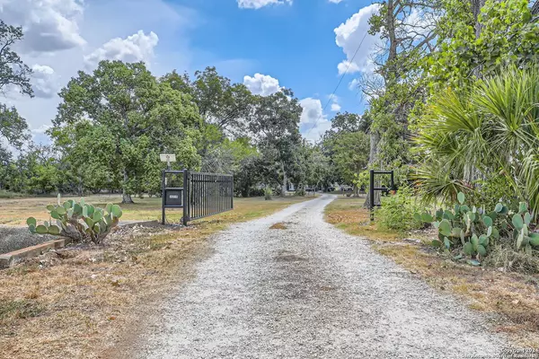 14730 Ladd Rd, San Antonio, TX 78002